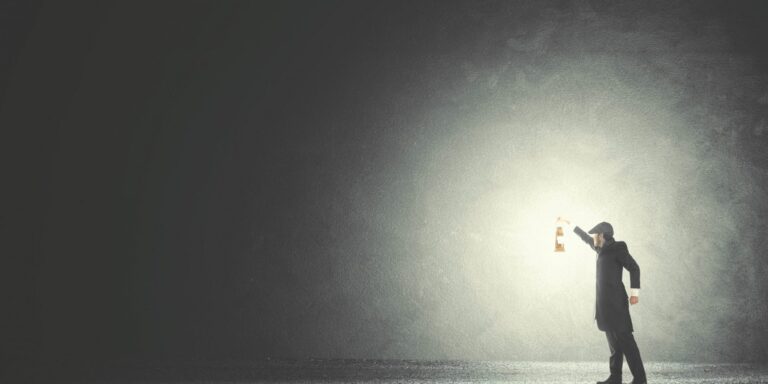 What is the Difference between a Lamp And a Light?