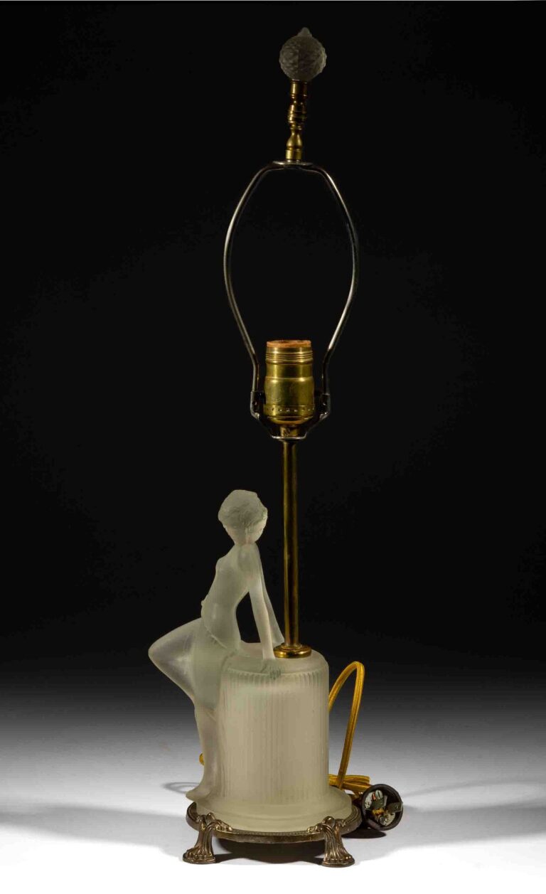How to Light an Oil Lamp With a Mantle