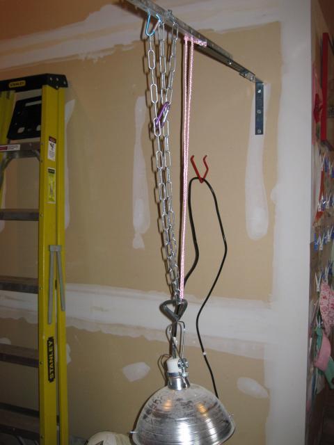 How to Secure a Heat Lamp
